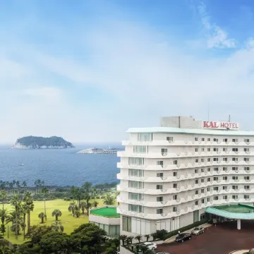 Seogwipo KAL Hotel Отели рядом с достопримечательностью «Водопад Вонан»