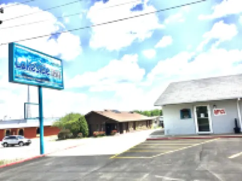 Lakeside Inn Hotels in McIntosh County