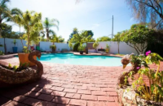 三葉草小屋酒店