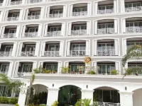 The Royal P Phuket Các khách sạn gần Trường Dowroongwittaya 