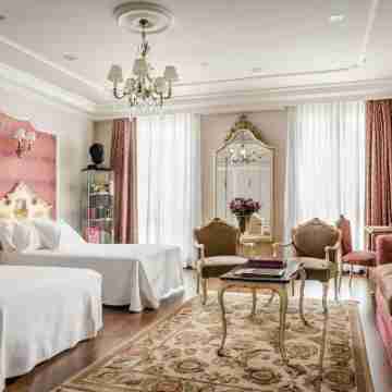 Gran Hotel la Perla Rooms