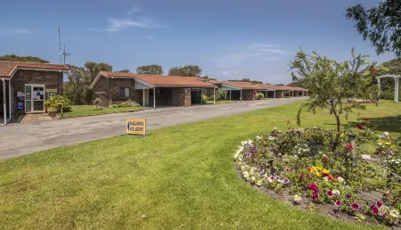 Emu Beach Chalets Отели в г. Эму Пойнт