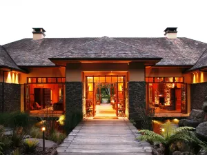 Treetops Lodge & Estate