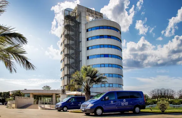 阿普里利亞宜能酒店