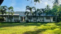 席魯納花園別墅飯店 Siripathi Building Piduruwella附近的飯店