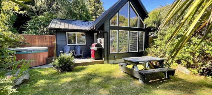 Private Oceanfront Cabin and Hot Tub! - Gww Hotels in Ucluelet