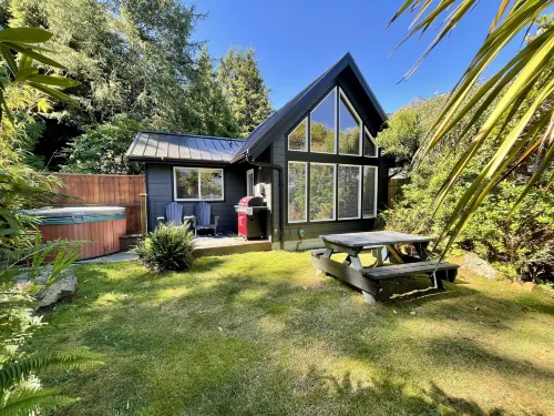 Private Oceanfront Cabin and Hot Tub! - Gww - Beach