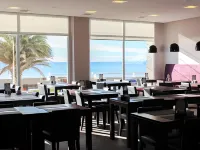Dazzler by Wyndham Puerto Madryn โรงแรมในปัวร์โตมาคริน