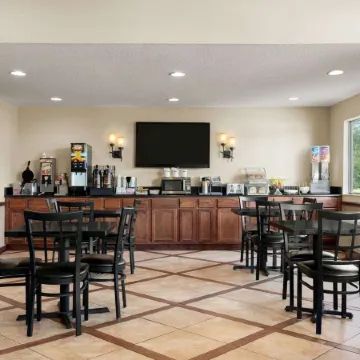 Super 8 by Wyndham Clinton