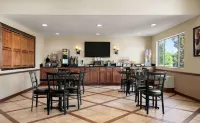 Super 8 by Wyndham Clinton