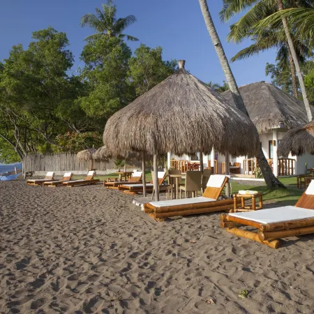 Pura Vida Beach & Dive Resort