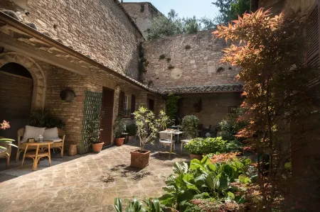 Brunelli B&B Отели рядом с достопримечательностью «Duomo di San Rufino»