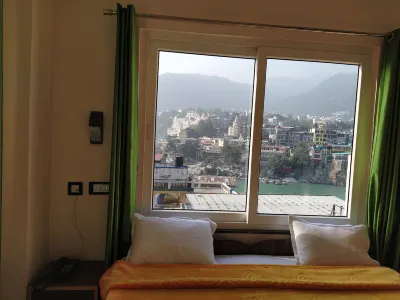 Hotel The Raja Palace Hotels near Arihant Gems & Jewelry