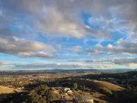 Oaxaca en Los Robles - Views, King bed, EV charger, 5 min to Downtown