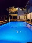 77 Sunset Plaza - Beach