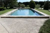 Justin de Provence - Pools