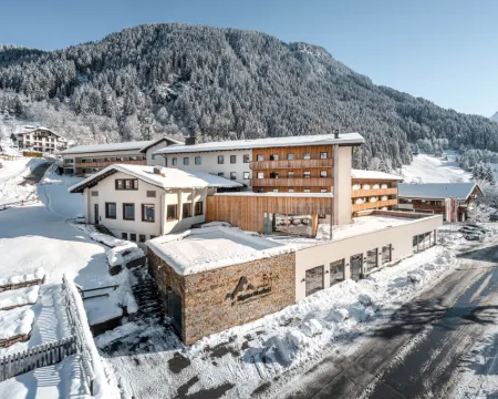 斯維裏塔蒙塔峯體育酒店 布盧登茨酒店