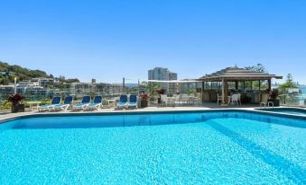 Burleigh Headland 2 Bedroom Stay, Just a Stones Throw from the Beach!