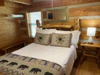 Sweet - 2 Bedrooms, 2 Baths, Sleeps 6 Cabin by RedAwning