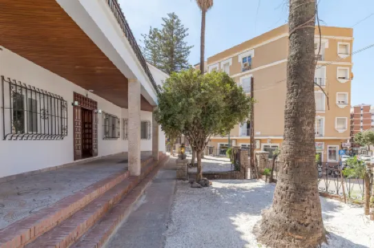 Ayz Silvela - Auto Check-in Property Отели в г. Малага