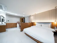 Hound Hotel Daegu Seongseo Hotels near Moda Outlet