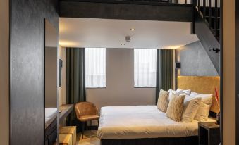 Monument Hotel