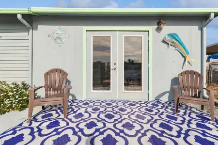 Flamingo Bay Cottage 3 Bedroom Cottage by RedAwning