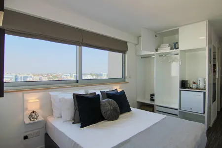 Phaedrus Living: Luxury Suite Nicosia 501 Отели в г. Строволос
