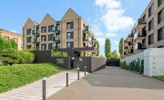 Lion Apartments - Front Park