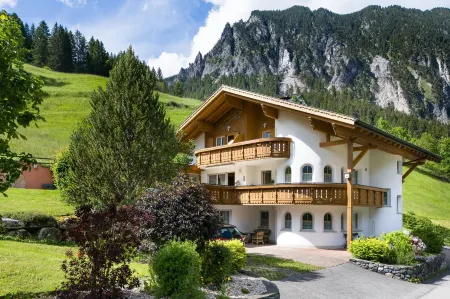 Haus Alvier - 3-zimmer Fewo Rothorn mit Terrasse