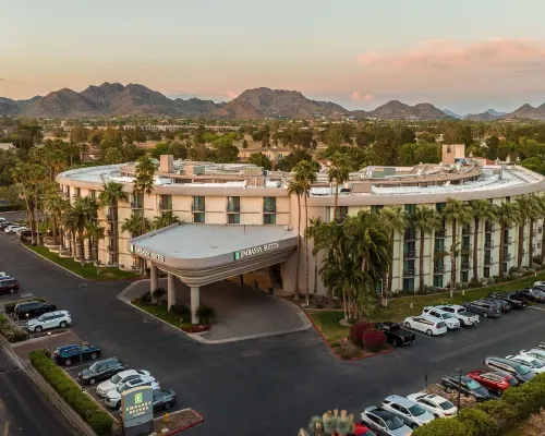 Embassy Suites by Hilton Phoenix Biltmore Exterior Photos
