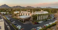 Embassy Suites by Hilton Phoenix Biltmore Hôtels à : Camelback East