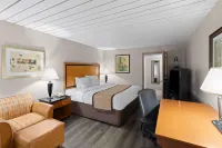 Baymont by Wyndham Knoxville I-75 - parking