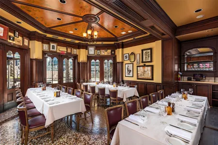 Hilton San Diego Gaslamp Quarter Отели рядом с достопримечательностью «REV»