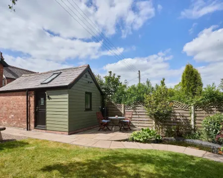 Host & Stay - Garden Studio Hotels in Kidderminster