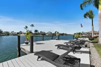 Marco Polo by Avantstay Waterfront 5bdr, Pool, Spa, Fire Pit, Walk to Beach