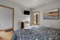 Mountain Retreat - Deck, Fire Pit, Grill, WiFi Hotels in Berkeley County