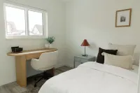 Cozy 3-bedroom Sparrow Stay in Historic Town of Monument Hotels near Kohl's