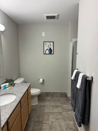 NEW! Cozy 1 bedroom apartment in Downtown Indianapolis w/ Free Parking