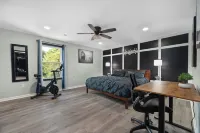 "Final Frontier"- Pool, Hot Tub, Pickleball, Basketball, Pond, Arcade, Putt Putt