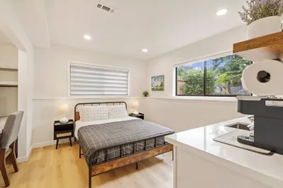 Spacious Modern Retreat w Game Room and Yard Hotels near Swans Trail Farms