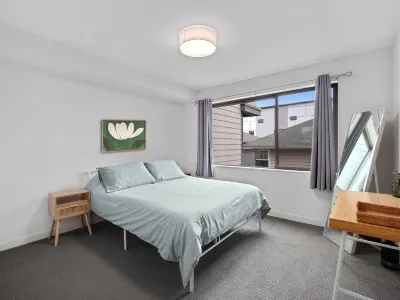 Modern Townhome in Walkable Ballard - 2 bedroom, 2 bathroom with AC 발라드 호텔