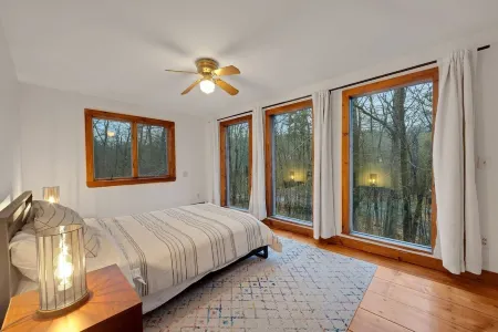 Nature, Pool, Hot Tub&Lakes! Mins to Sebago &More