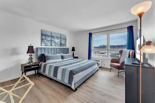 Roark Downtown Branson, Pools, Playground!