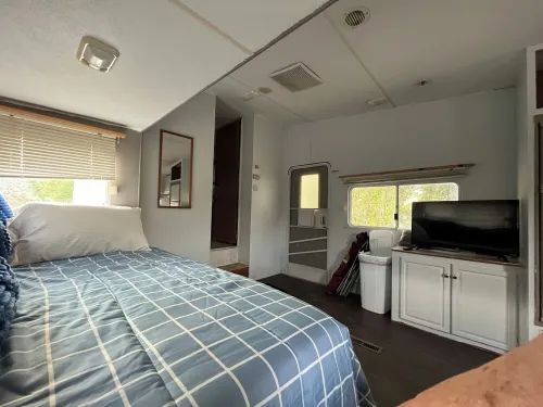 Hammocks & kayaks with1 bed trailer, tiki torches, & tent space for extra guest