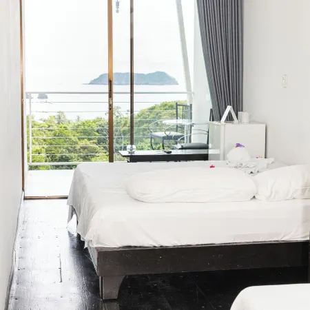 El Faro Containers Beach Hotel