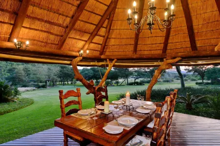 Royal Morubisi Founder's Lodge Отели рядом с достопримечательностью «Caesar'»