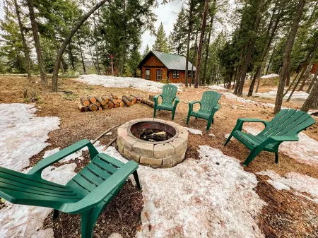 Whispering Pines Cabin Rentals Отели в г. Лейксайд