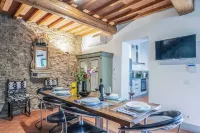 La Casa Nel Bosco d'Arte- Greve in Chianti, Holiday House with Private Garden
