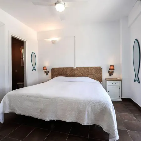 Apeiron II Villa - Sunny Modern Pool - Walk to Gaios